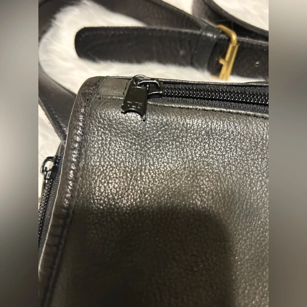 Vintage Wilson’s Black Leather Expandable Messenger Bag